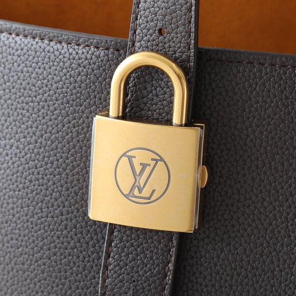 Louis Vuitton Black Grained Calfskin Low Key Cabas MM - Picture 5 of 9